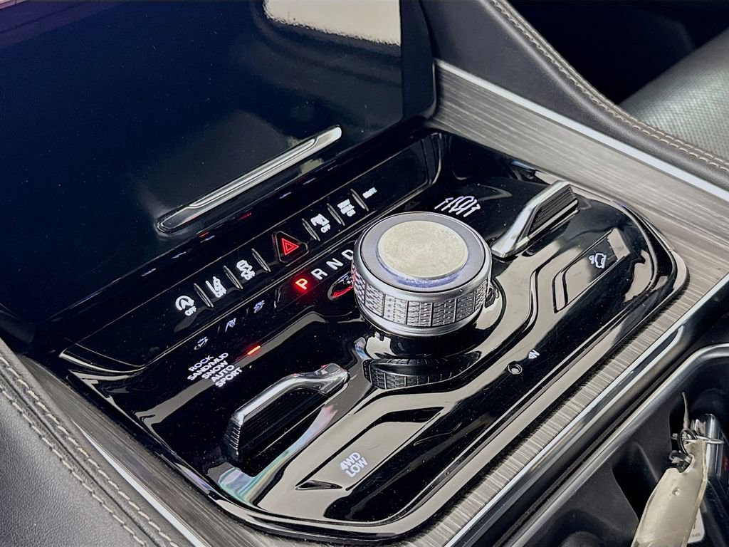 Used 2023 Jeep Wagoneer Series III w/ Preferred Equipment Group image 18