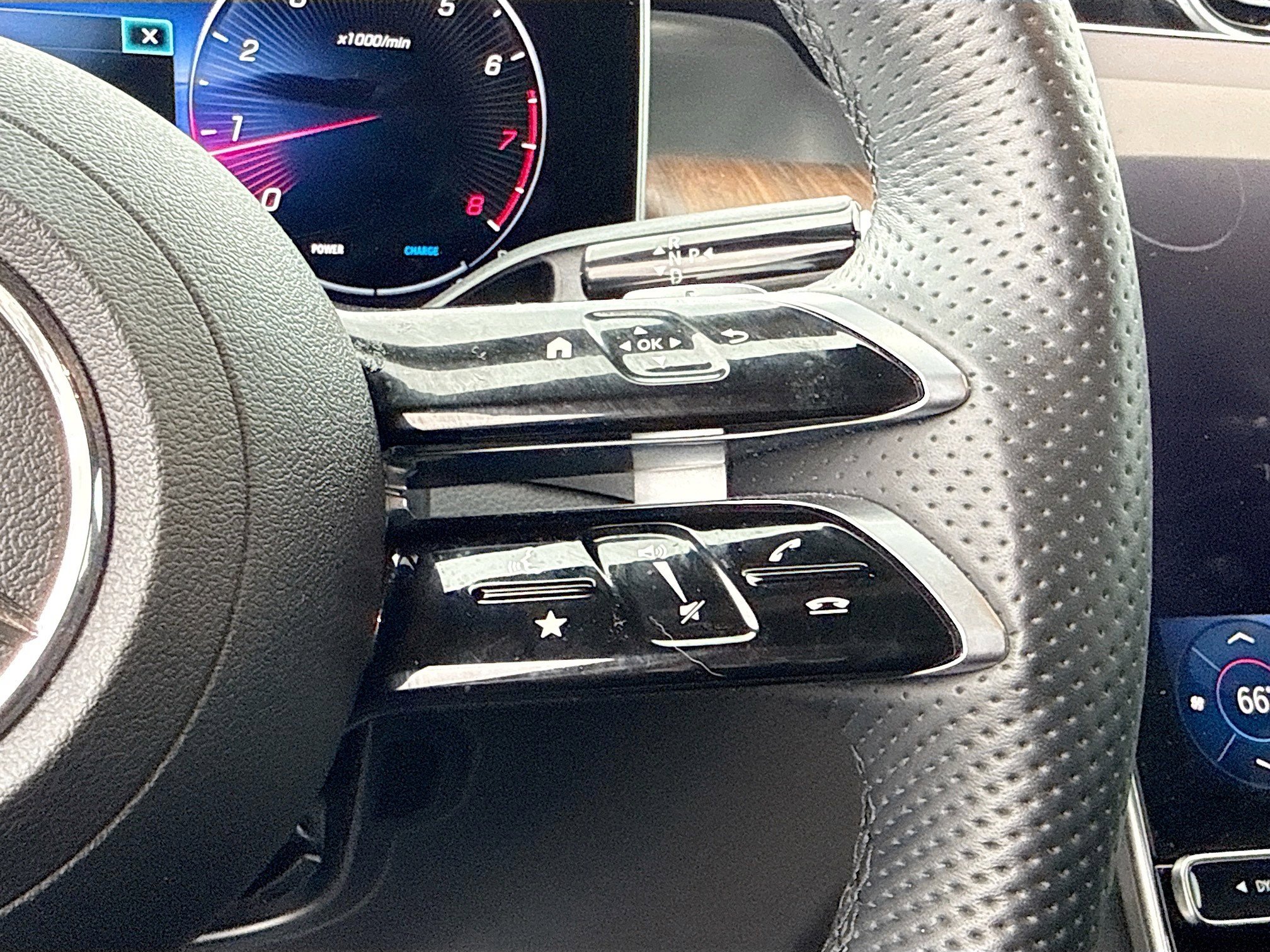 Used 2024 Mercedes-Benz GLC 300 4MATIC image 37