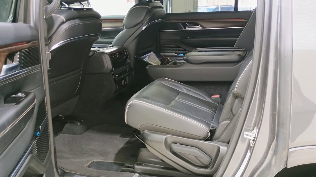 Used 2023 Jeep Grand Wagoneer Series II AWD/4WD image 22