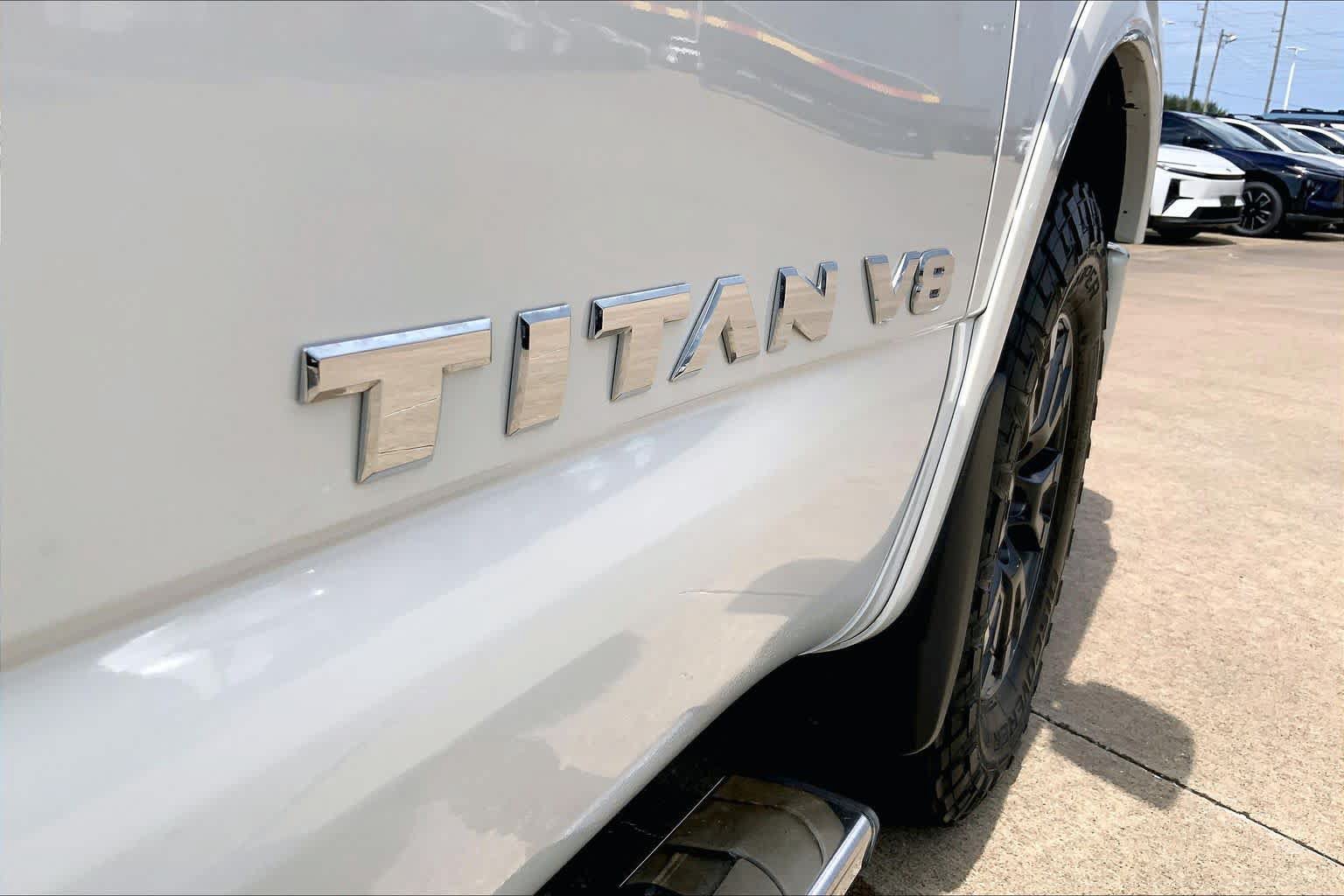 Used 2019 Nissan Titan PRO-4X w/ Pro-4x Convenience Package AWD/4WD image 10