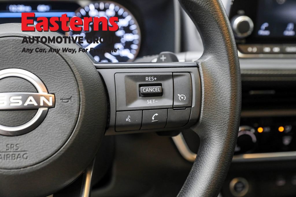 Used 2022 Nissan Rogue S image 16