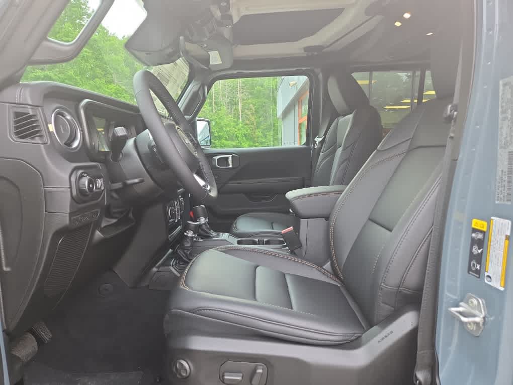 New 2026 Jeep Wrangler Unlimited Sahara AWD/4WD image 12