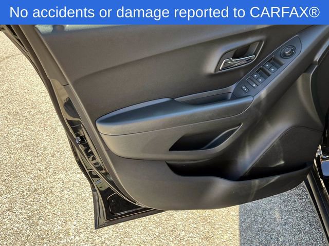 Certified 2022 Chevrolet Trax LT w/ Midnight Edition image 17