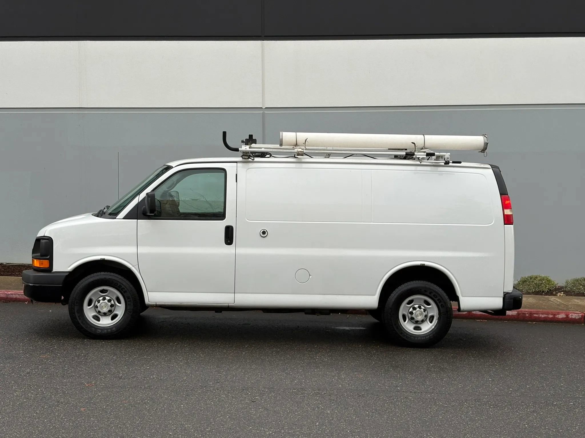 Used 2013 Chevrolet Express 2500 RWD image 3