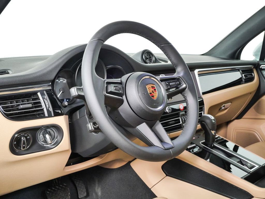 New 2026 Porsche Macan AWD/4WD image 4