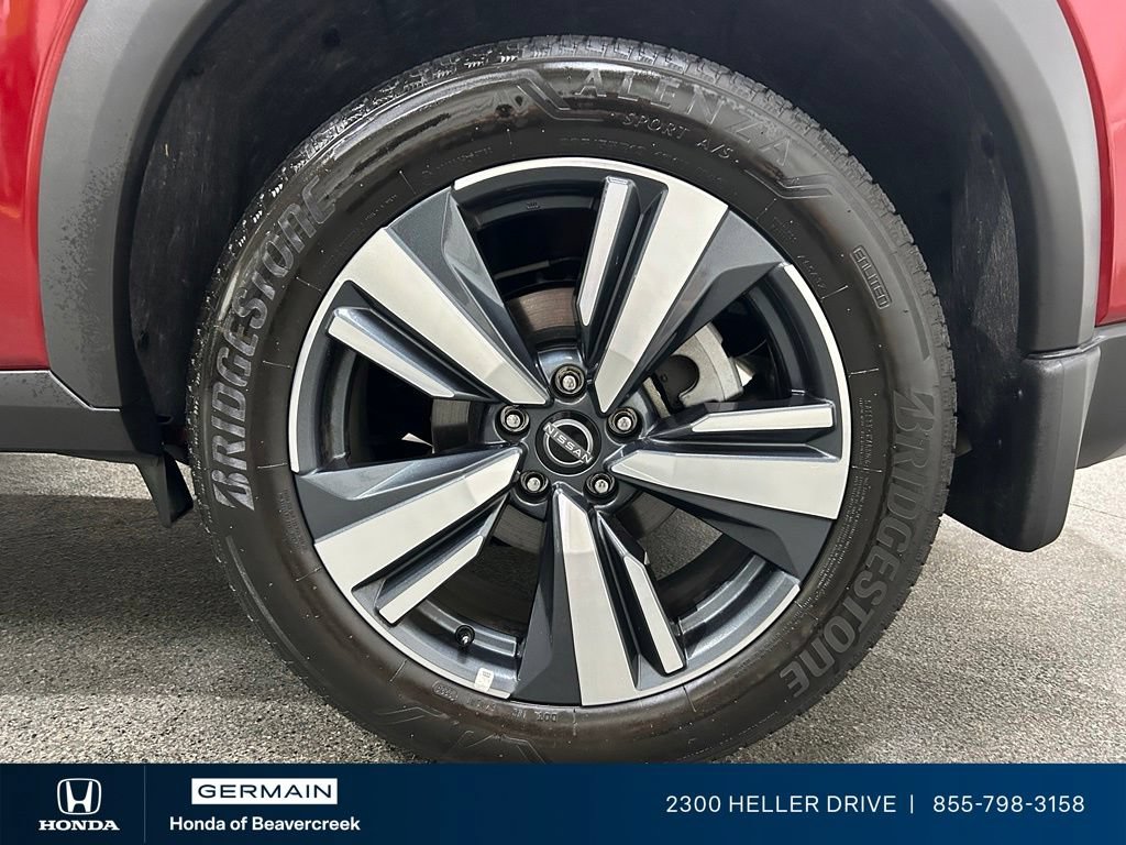 Used 2025 Nissan Rogue SL AWD/4WD image 14