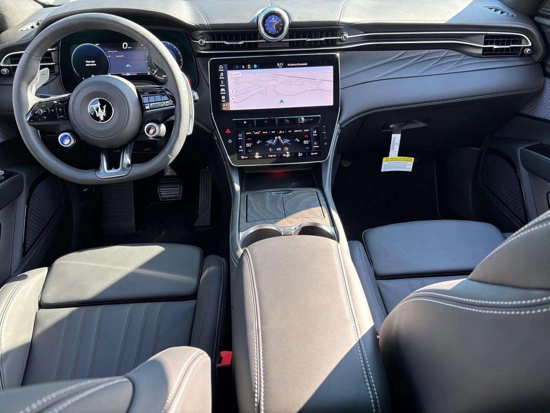 New 2025 Maserati Grecale GT image 4