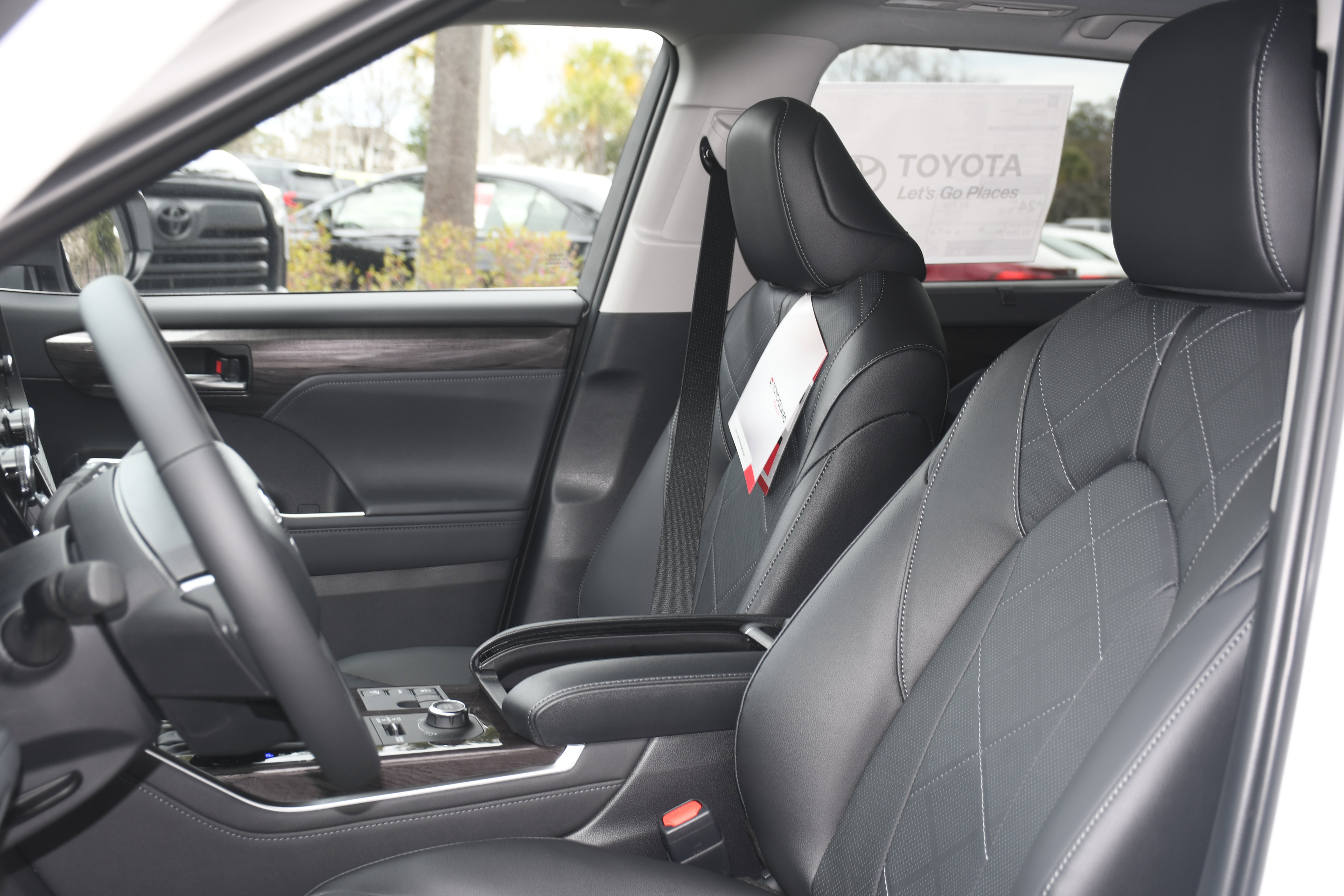 New 2026 Toyota Highlander Platinum image 7