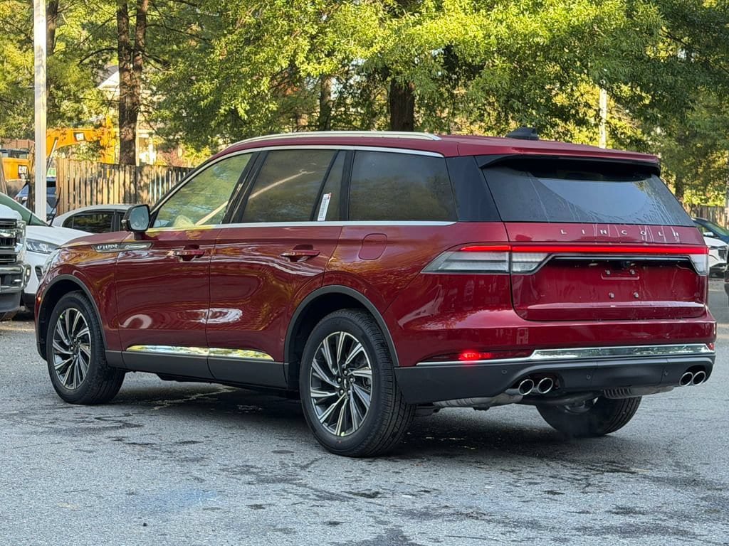 New 2027 Lincoln Aviator AWD image 4