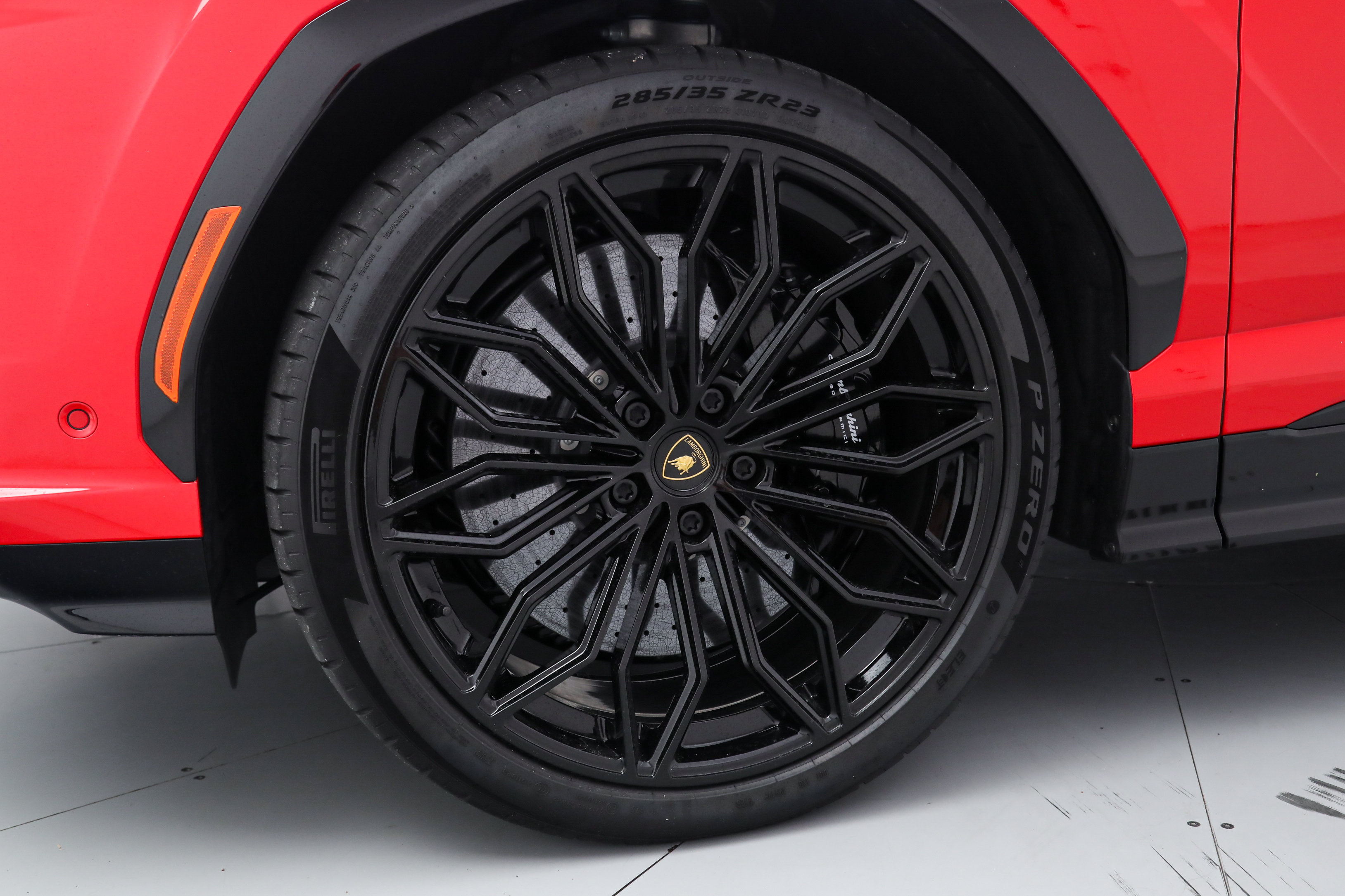 Used 2025 Lamborghini Urus SE AWD/4WD image 11