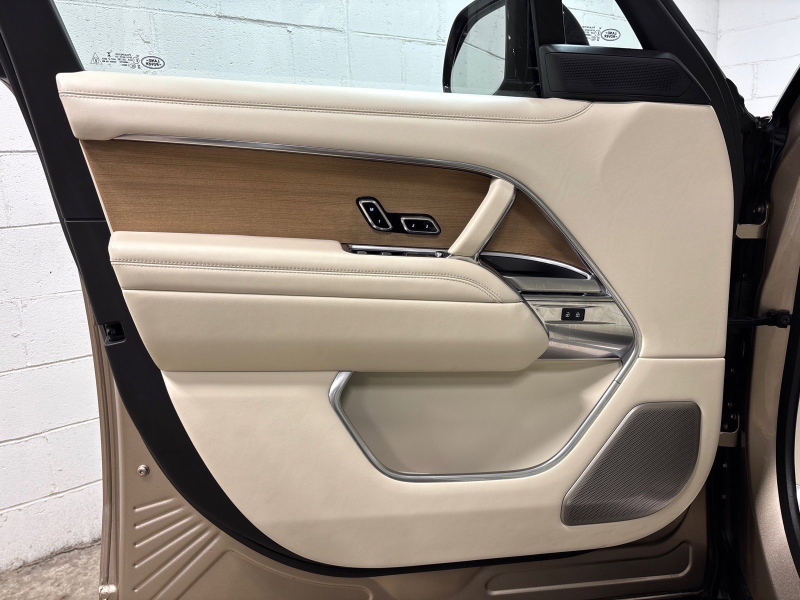 Used 2023 Land Rover Range Rover SV AWD/4WD image 24