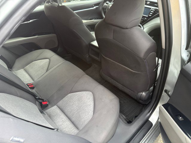 Used 2018 Toyota Camry LE image 11