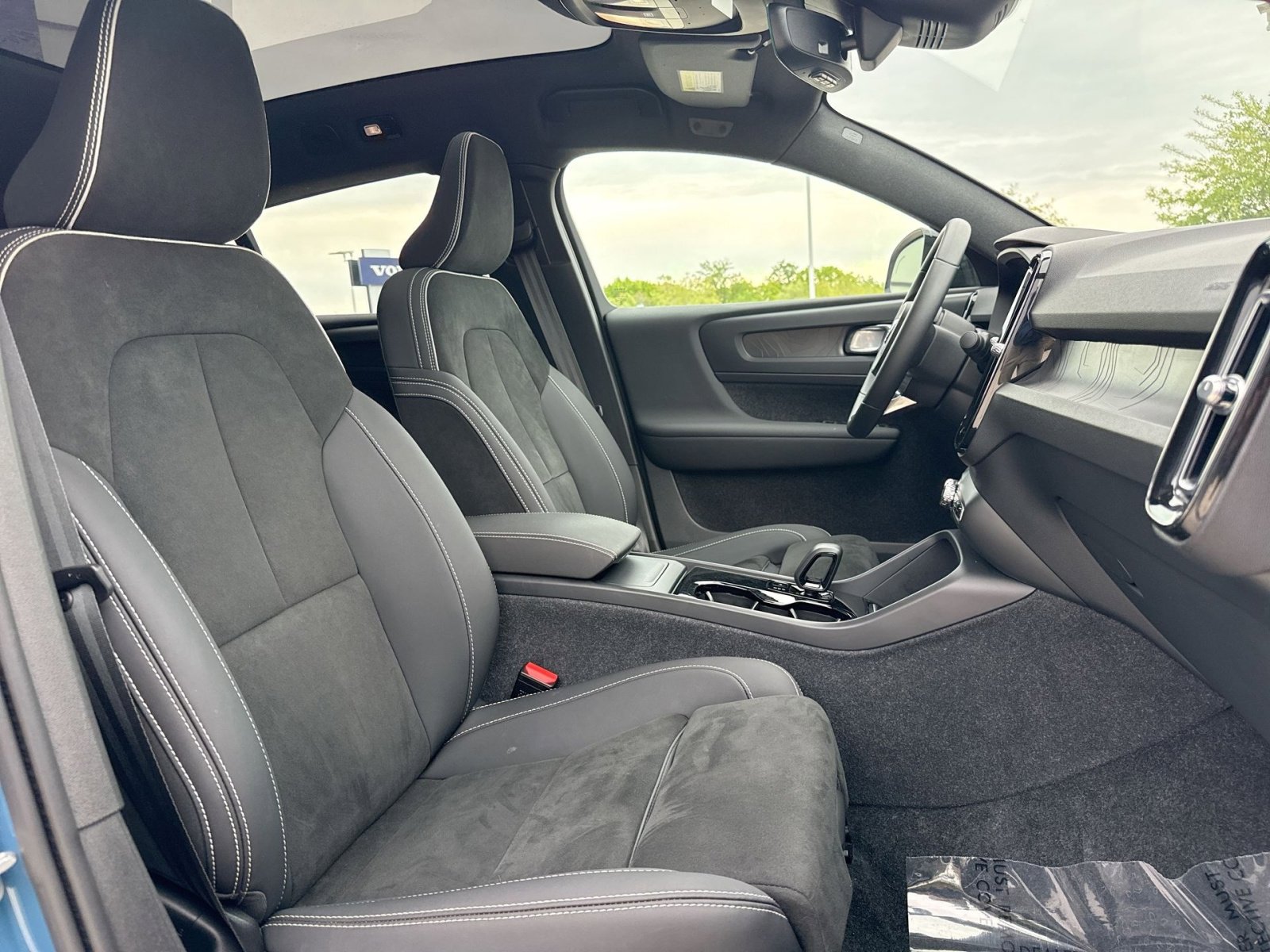 Certified 2023 Volvo C40 P8 Recharge Plus AWD/4WD image 27