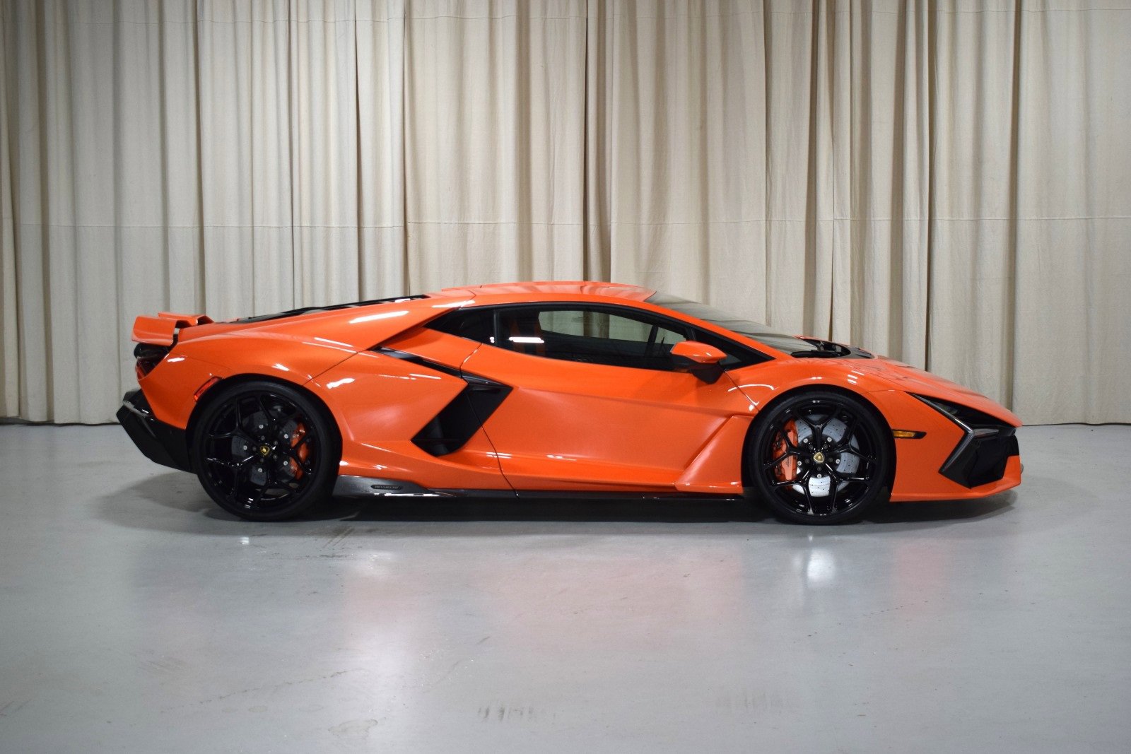 Used 2025 Lamborghini Revuelto image 14