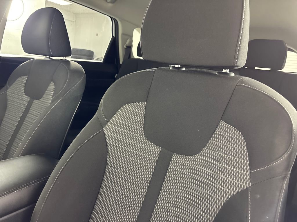 Used 2024 Kia Sorento LX image 9