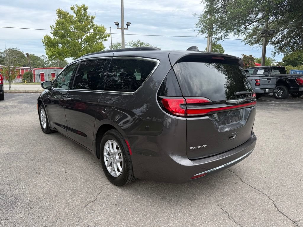 Used 2022 Chrysler Pacifica Touring-L FWD image 4