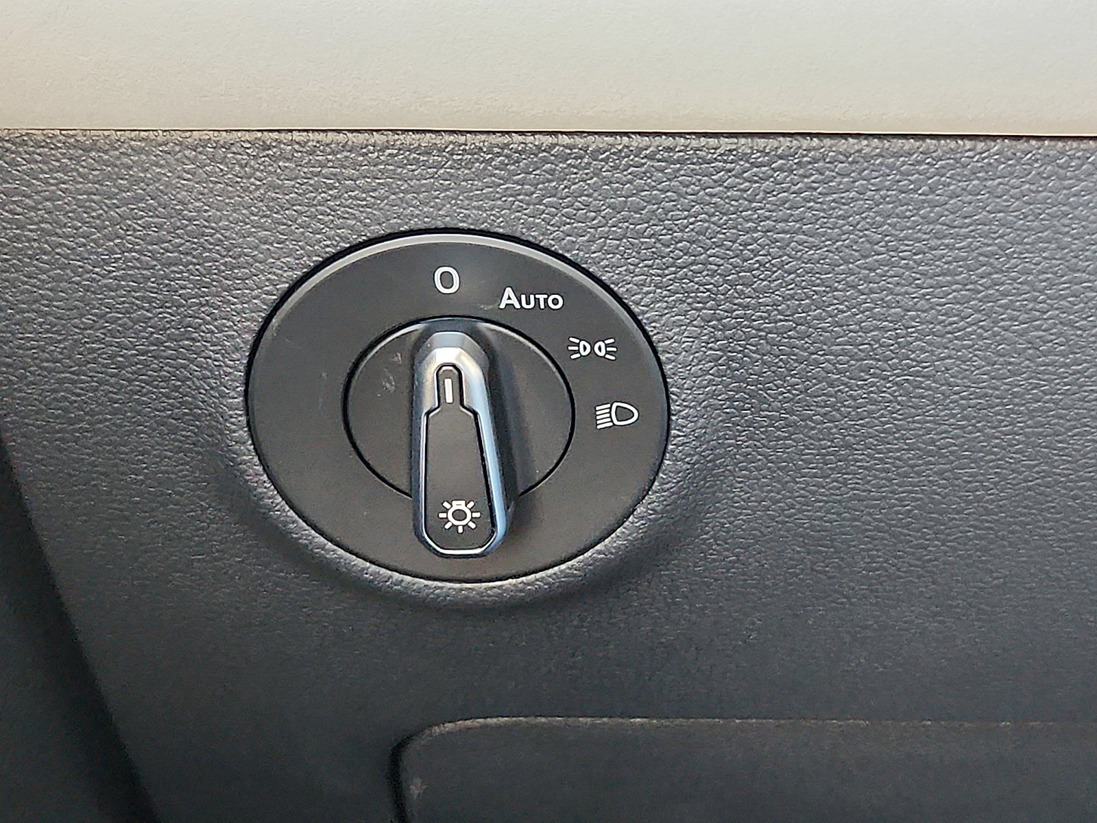 New 2026 Volkswagen Taos SE image 19