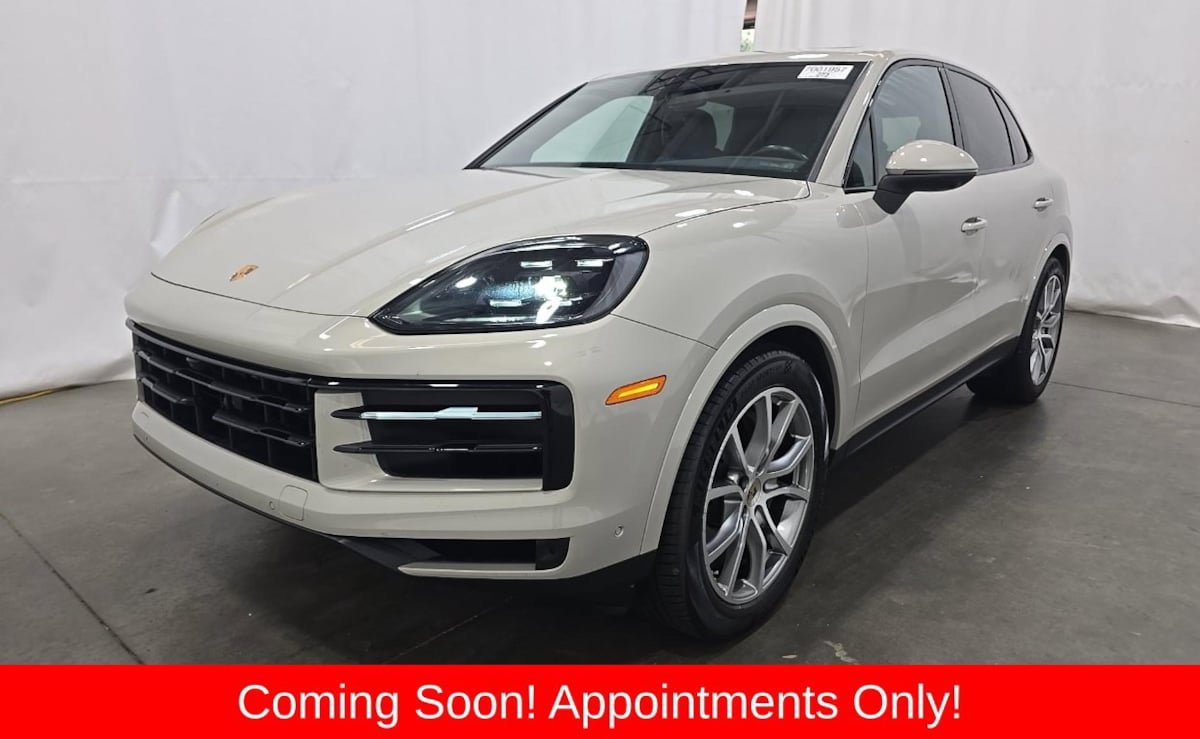 Used 2024 Porsche Cayenne AWD/4WD image 1