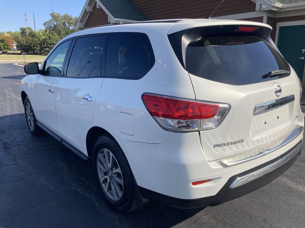 Used 2014 Nissan Pathfinder S image 6