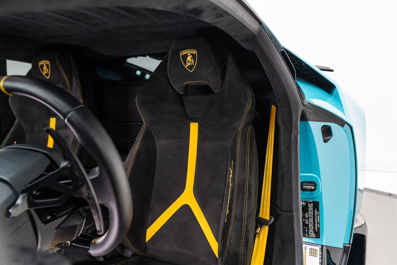 Used 2019 Lamborghini Huracan Performante AWD/4WD image 43