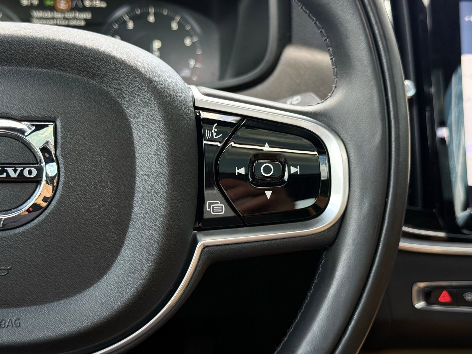 Used 2018 Volvo V90 T5 Cross Country w/ Convenience Package image 40