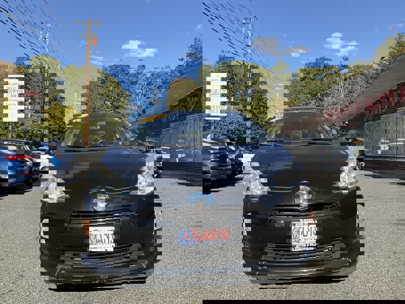 Used 2012 Toyota Prius C One image 3