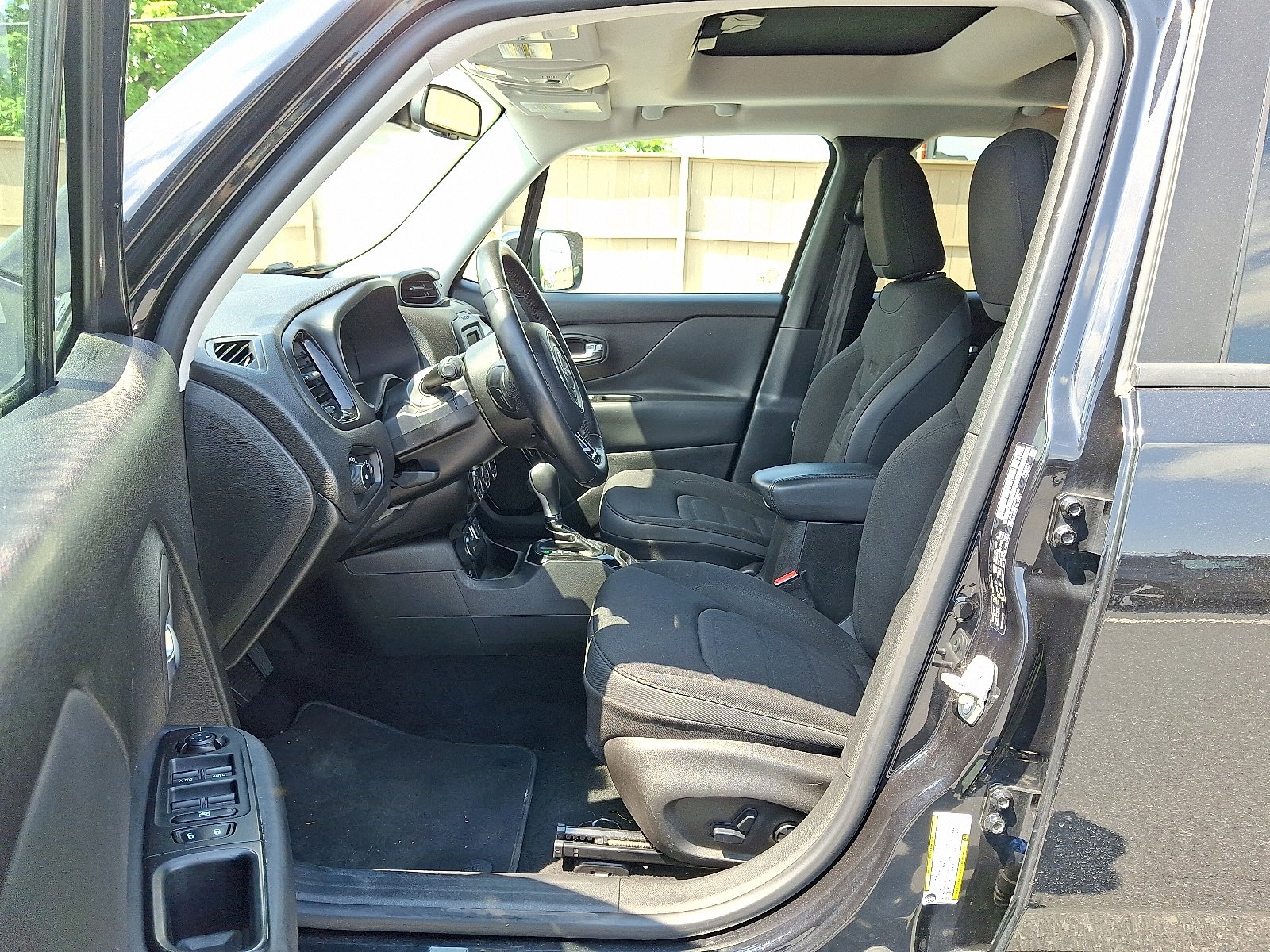 Used 2016 Jeep Renegade Latitude AWD/4WD image 16