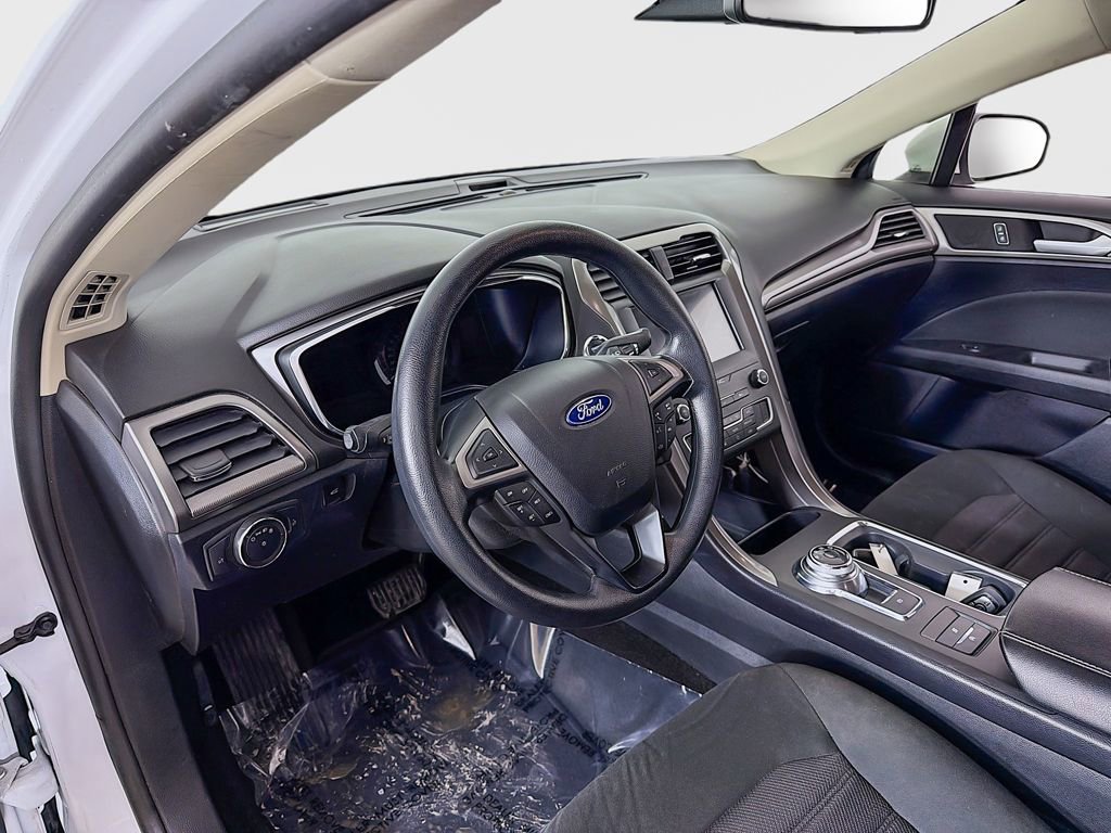 Used 2020 Ford Fusion SE image 15