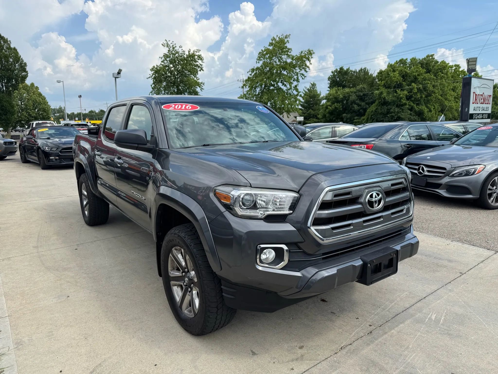 Used 2016 Toyota Tacoma Limited w/ Towing Package AWD/4WD image 3