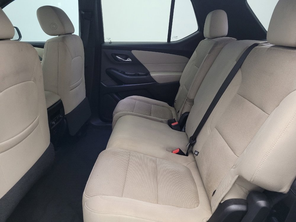 Used 2023 Chevrolet Traverse LS image 18