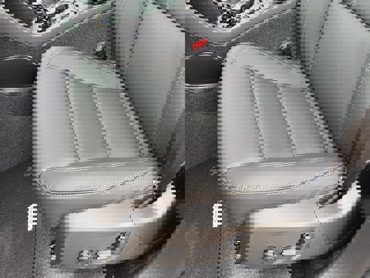 New 2026 Volvo XC40 B5 Core w/ Protection Package Premier image 19