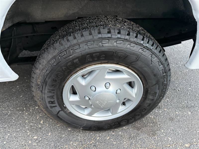 Used 2011 Ford E-250 and Econoline 250 image 28
