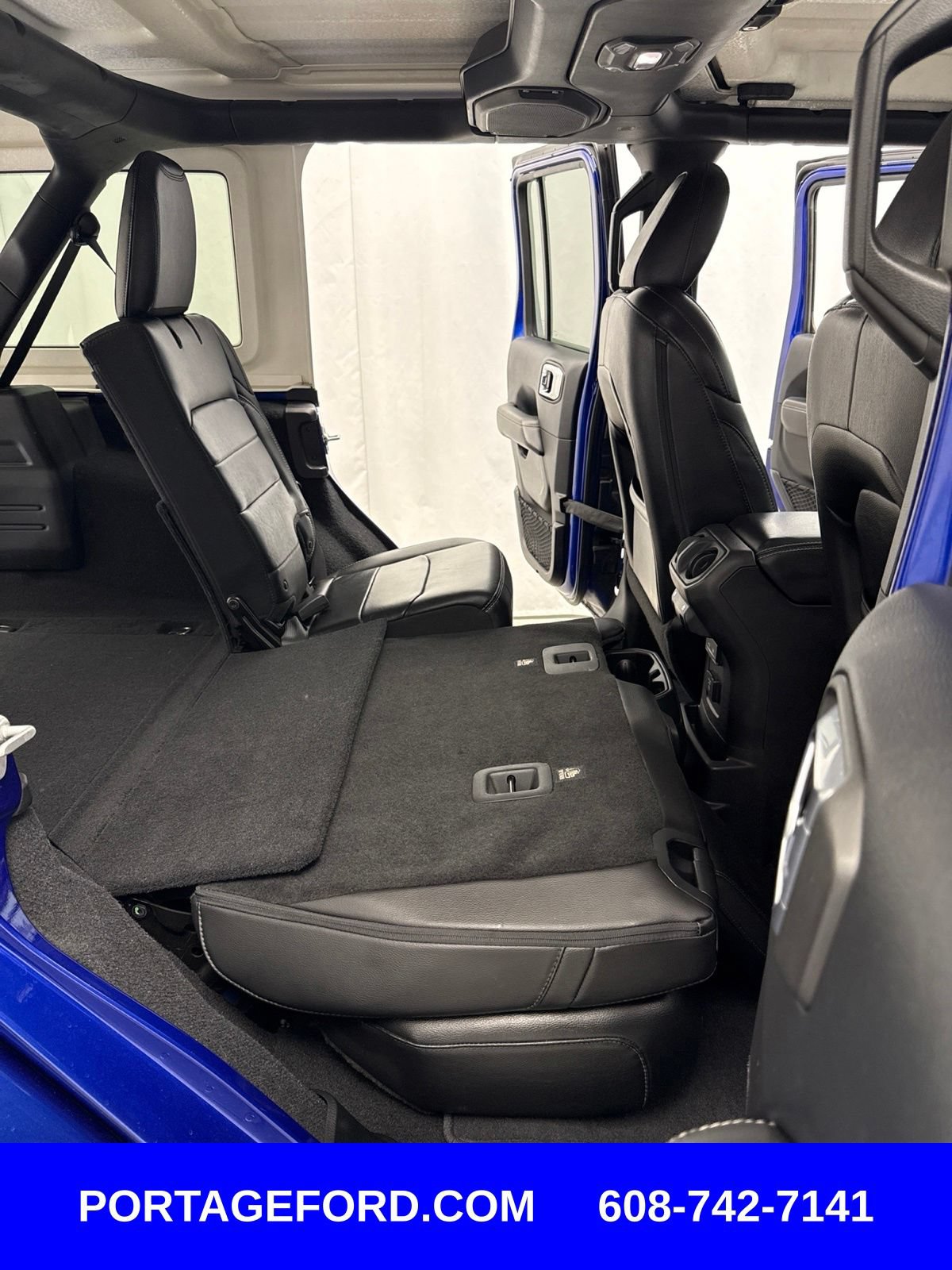 Used 2018 Jeep Wrangler Unlimited Sahara w/ Cold Weather Group AWD/4WD image 36