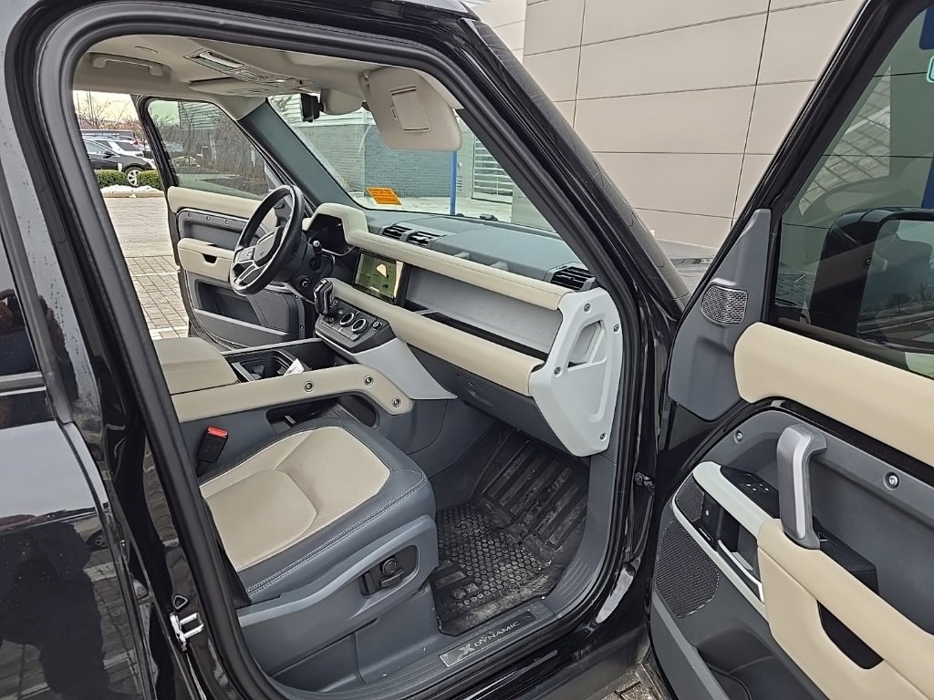 Used 2024 Land Rover Defender 110 X-Dynamic SE image 19