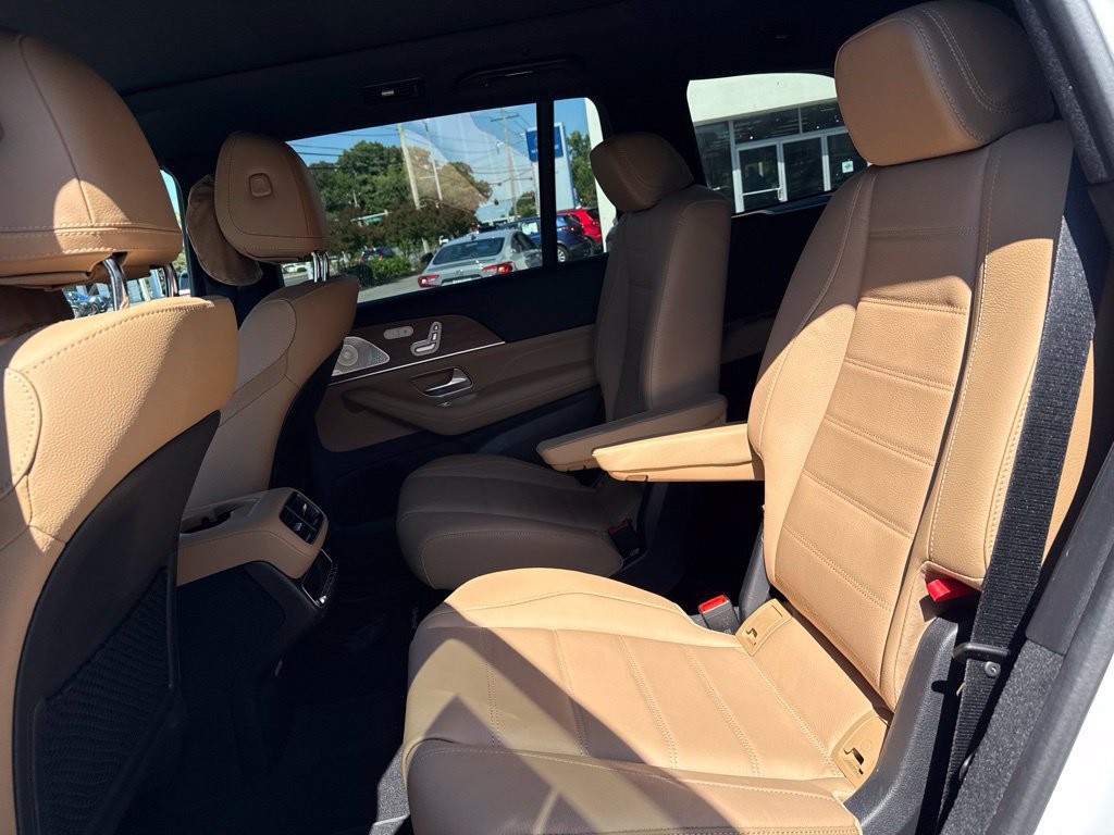 Used 2025 Mercedes-Benz GLS 580 4MATIC image 8