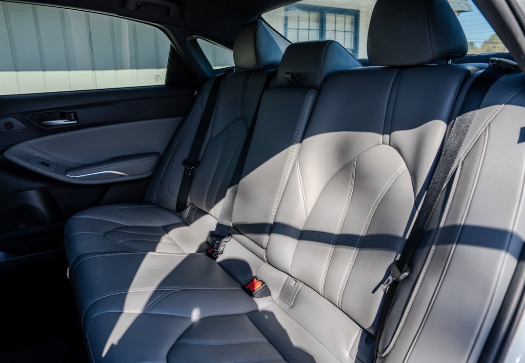 Used 2020 Toyota Avalon XLE FWD image 29
