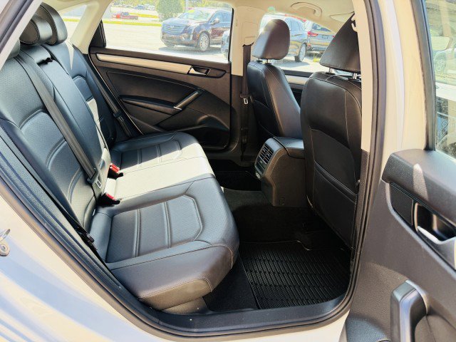 Used 2020 Volkswagen Passat 2.0T SE image 15