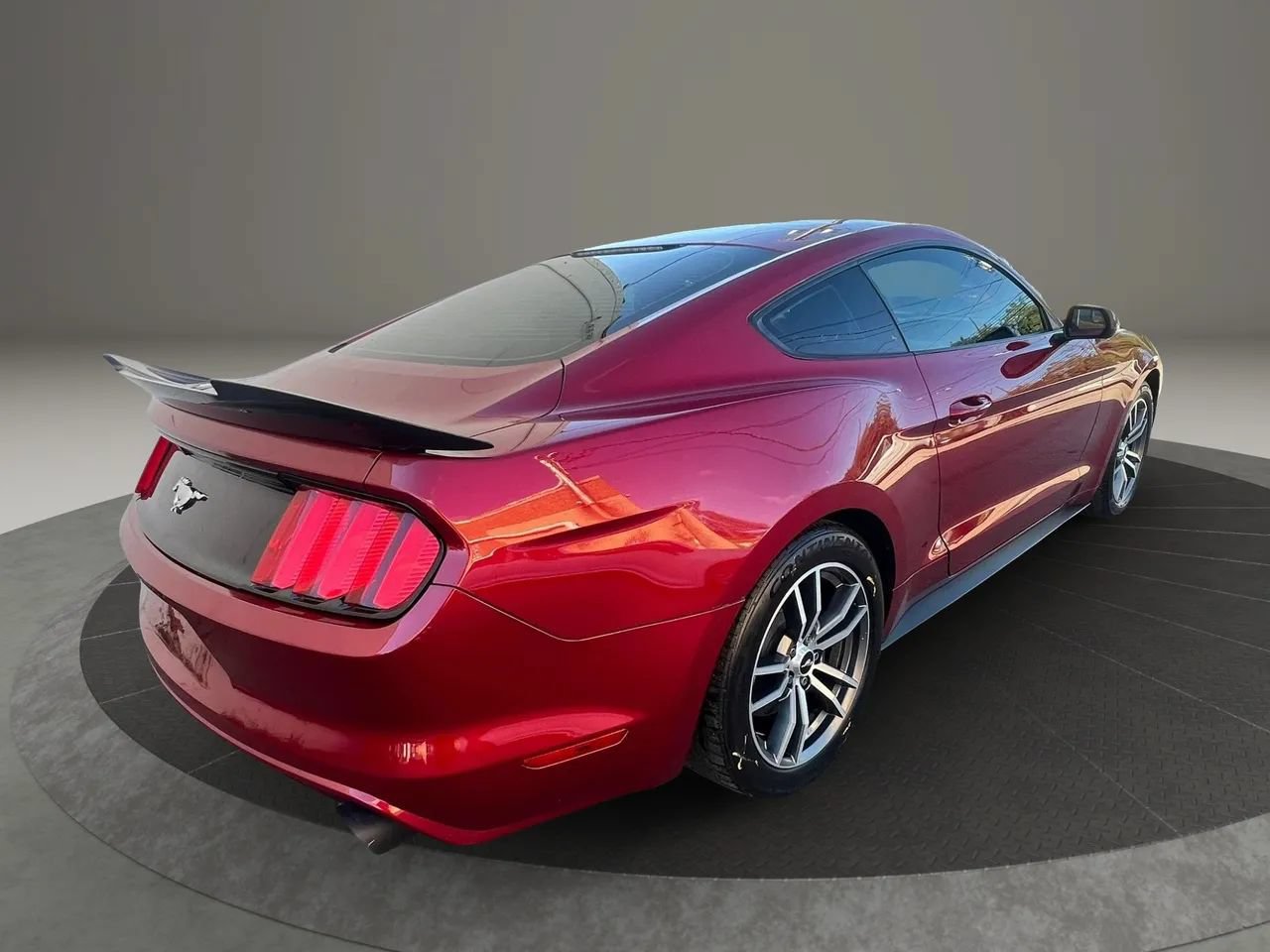 Used 2017 Ford Mustang Coupe RWD image 5