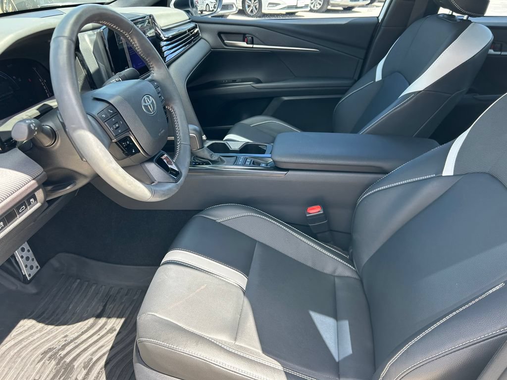 Used 2025 Toyota Camry SE w/ Convenience Package FWD image 11