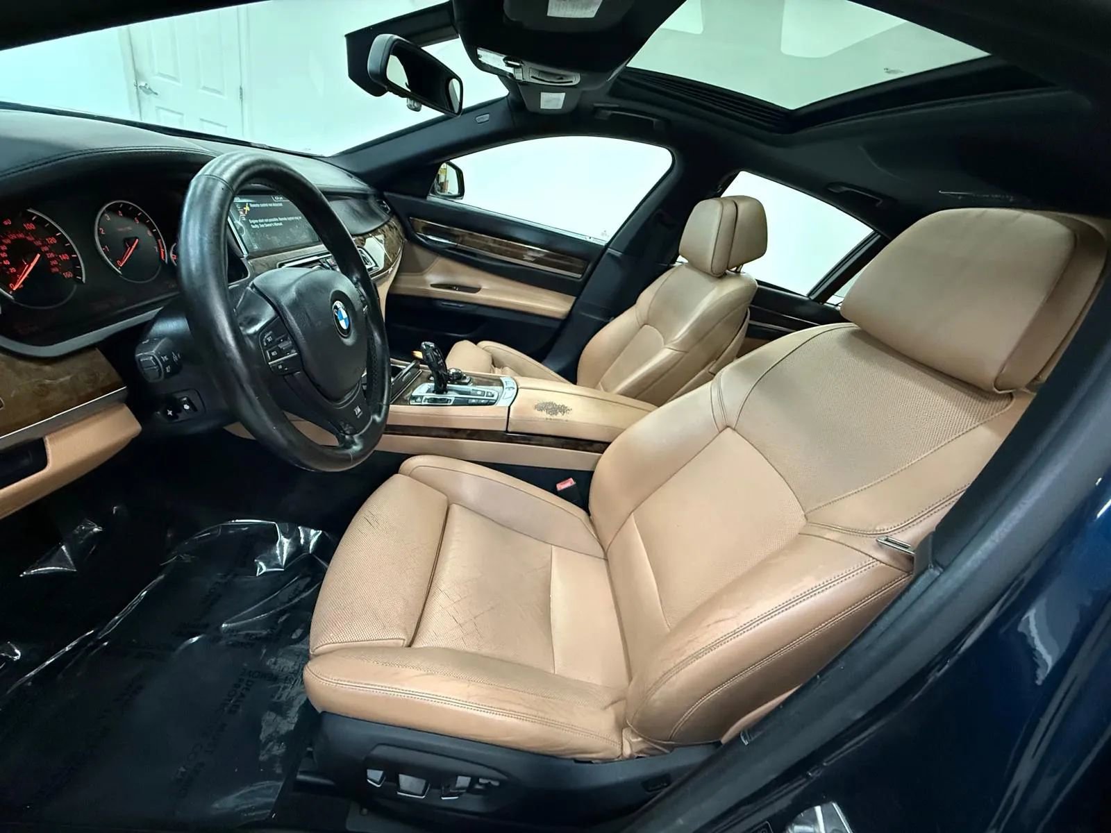 Used 2013 BMW 750i xDrive image 31