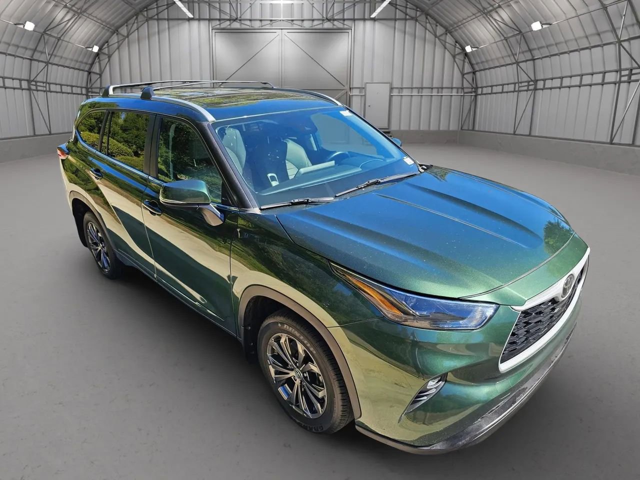 Used 2023 Toyota Highlander XLE image 14