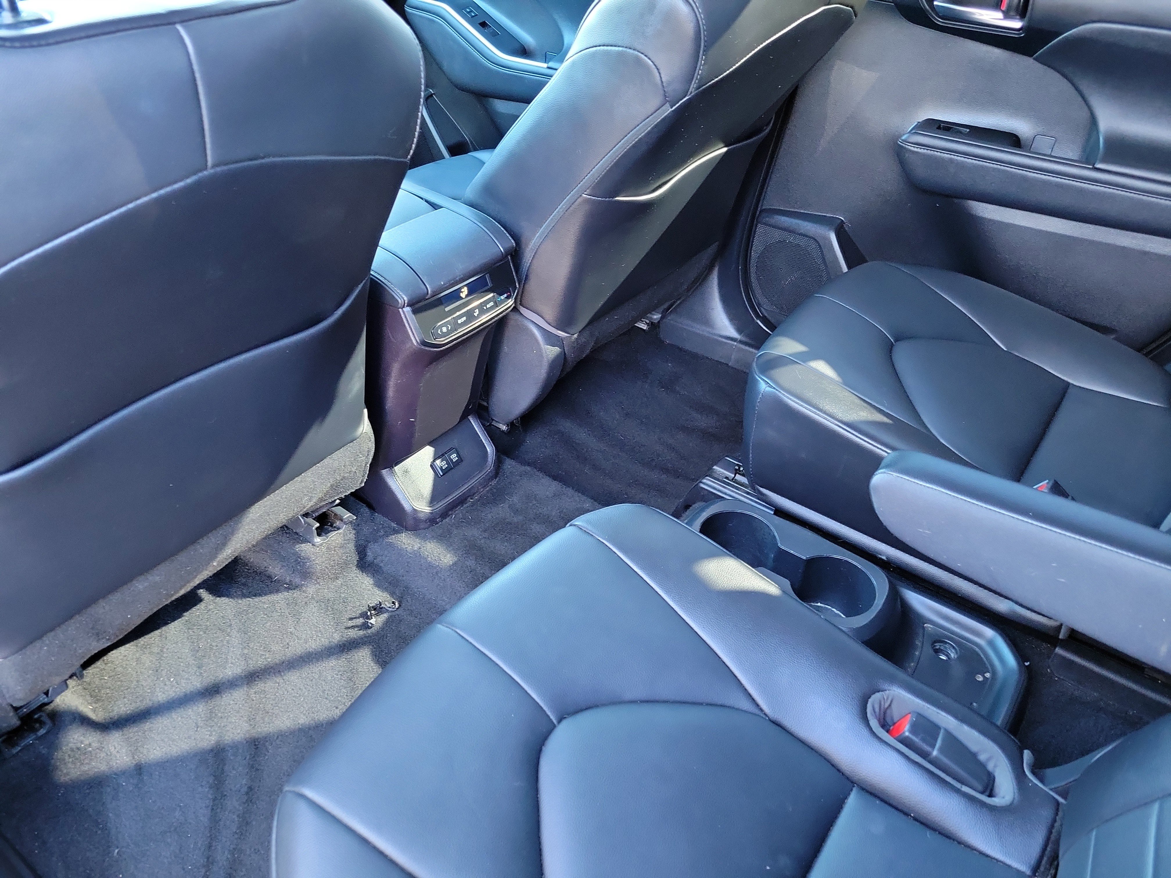 Used 2021 Toyota Highlander XLE image 12