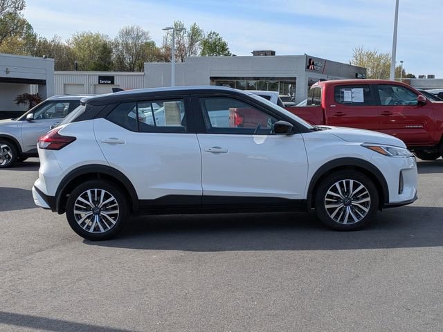 Used 2023 Nissan Kicks SV image 2
