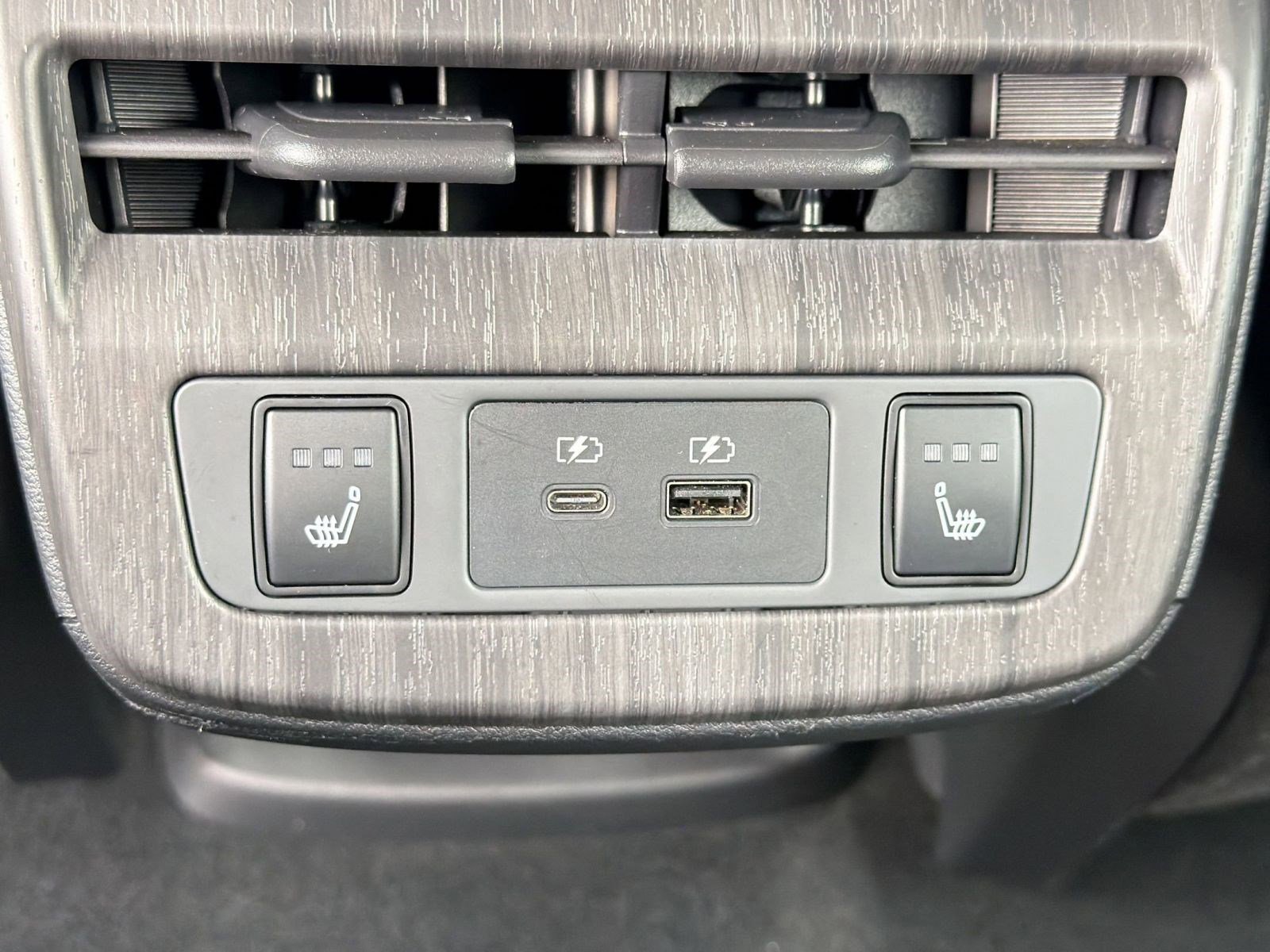 Used 2023 Nissan Ariya AWD image 26