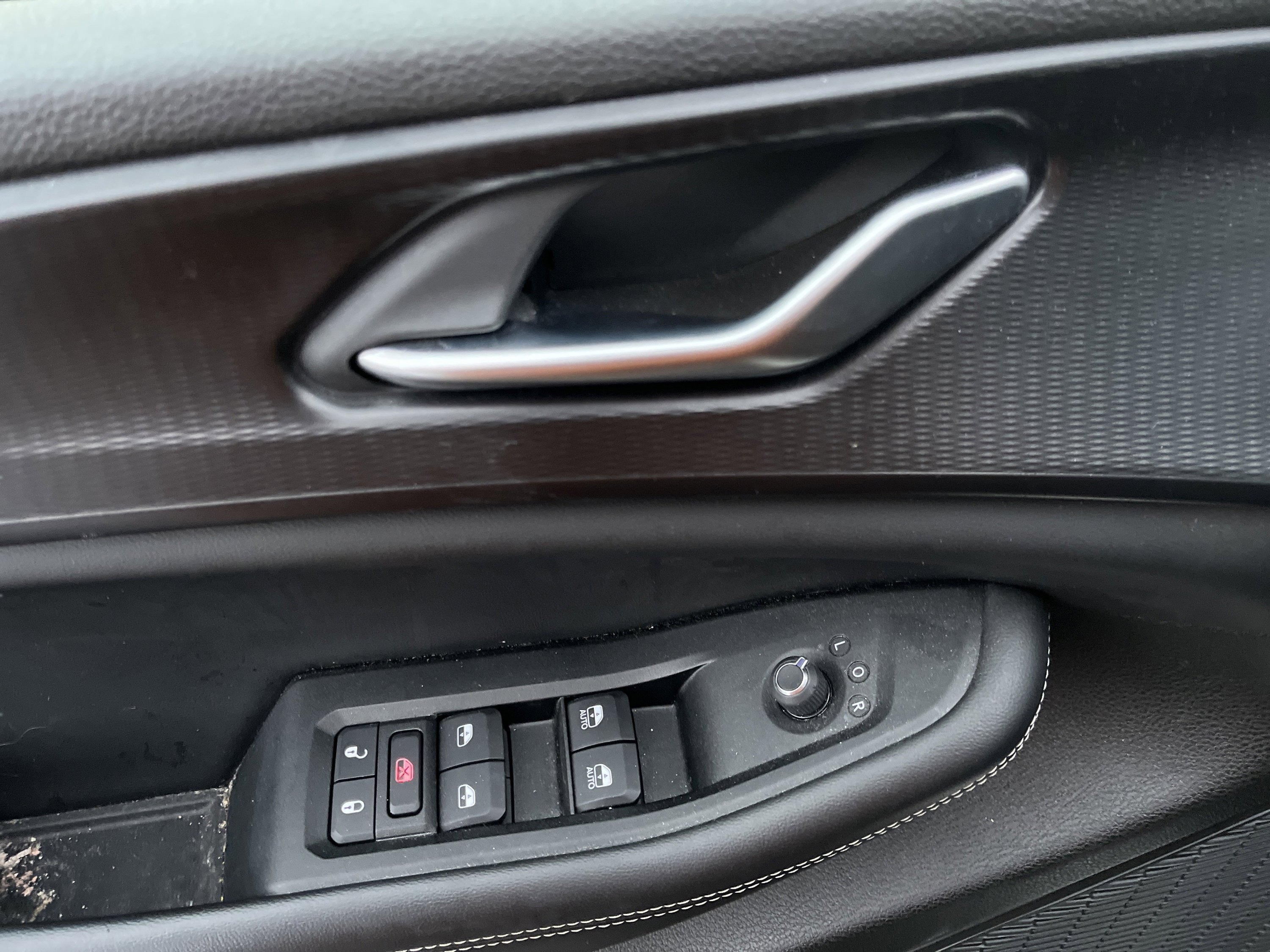 Used 2023 Jeep Grand Cherokee Laredo X image 18