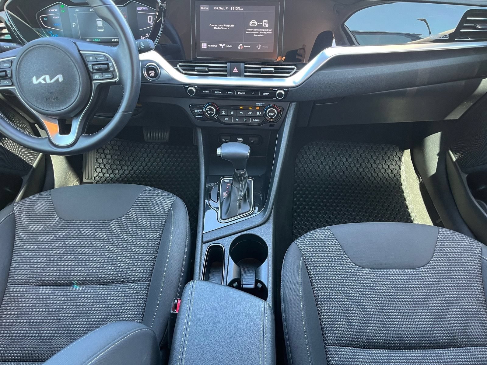 Used 2022 Kia Niro LXS w/ Digital Cluster Package FWD image 14