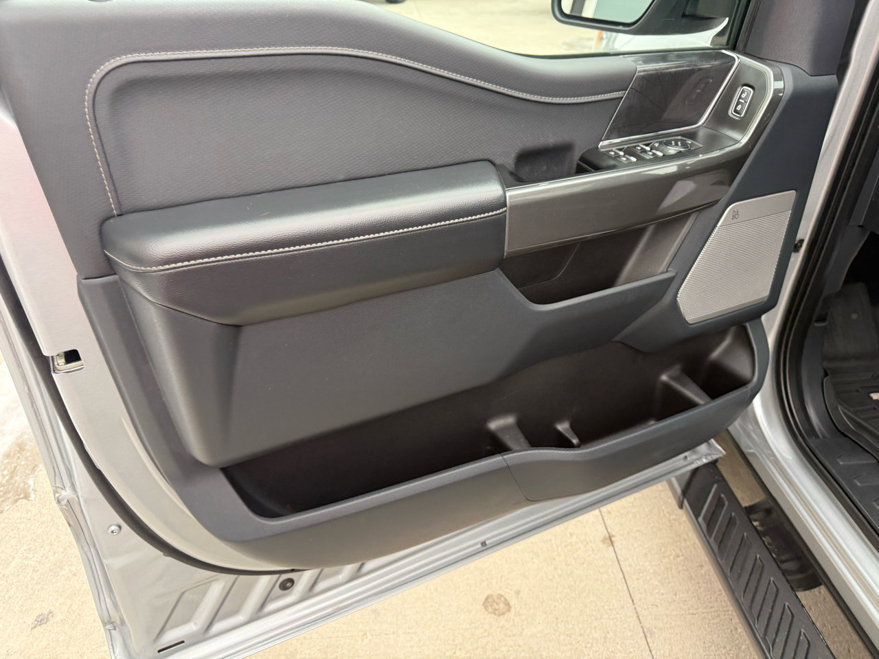 Used 2022 Ford F150 XLT w/ Equipment Group 302A High image 13