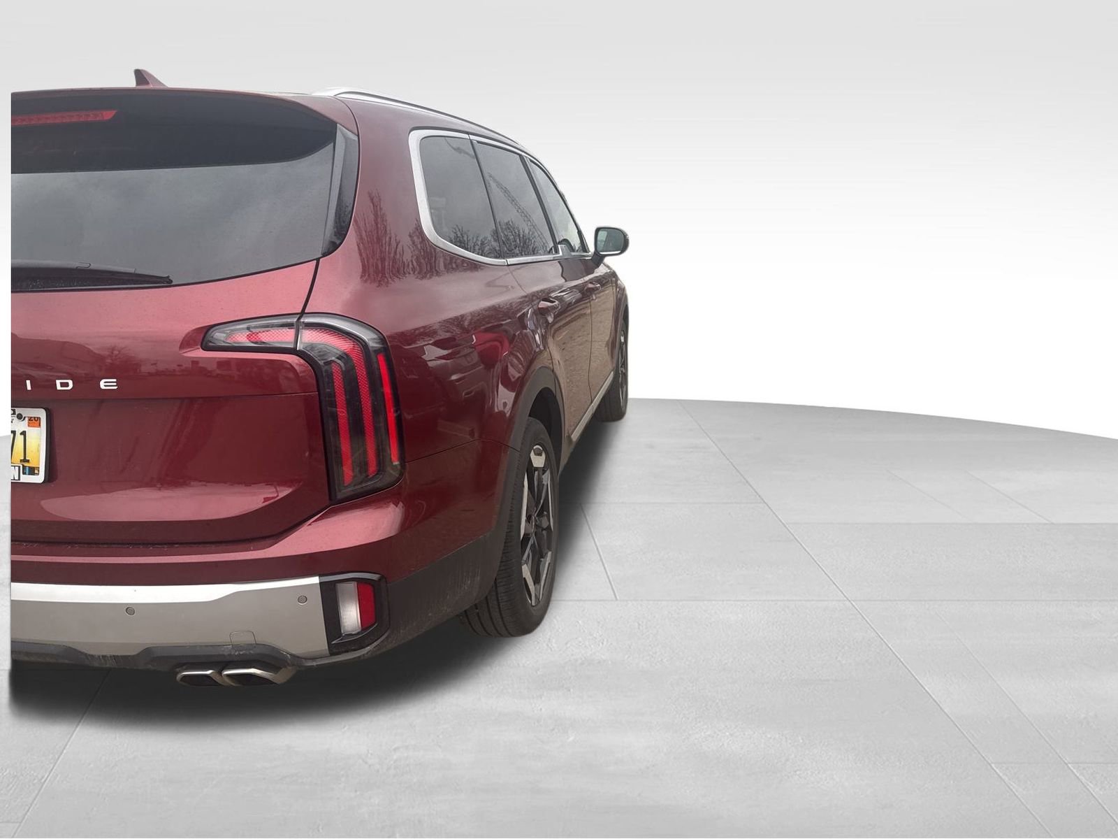 Used 2023 Kia Telluride EX w/ EX Captain's Chair Package image 8