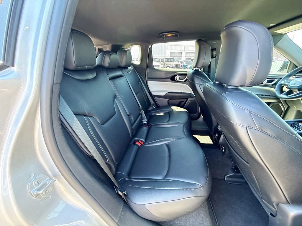 Used 2026 Jeep Compass Limited image 32