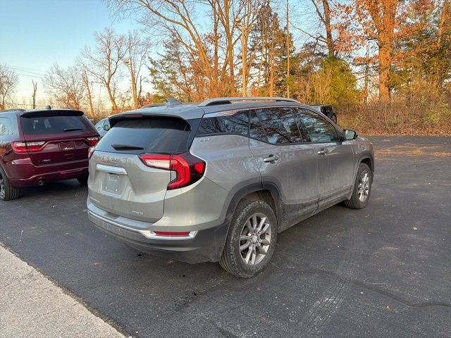 Used 2024 GMC Terrain SLT image 2